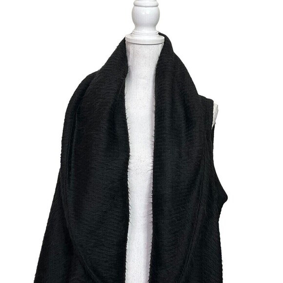 Welcome to my closet! - Picture 2 of 9